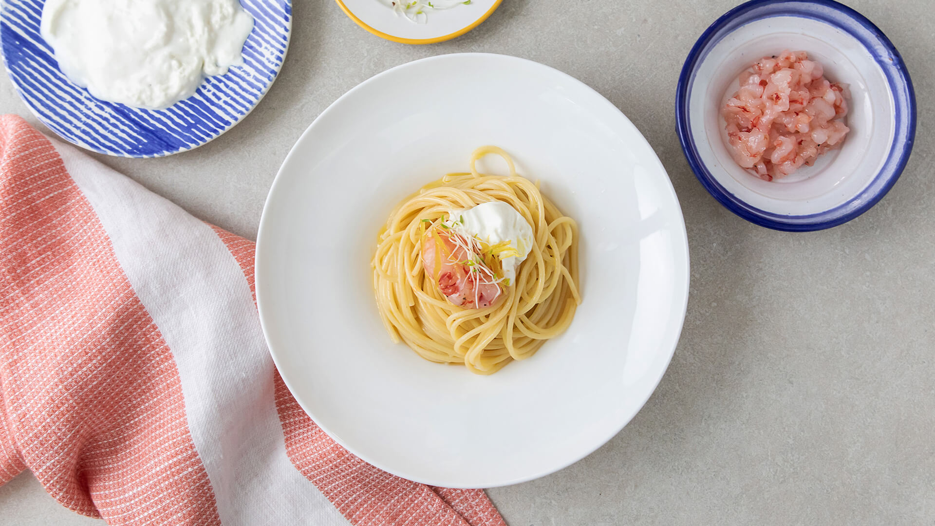 Spaghetti rigati con tartare di gambero rosso di Sanremo, burrata e ...